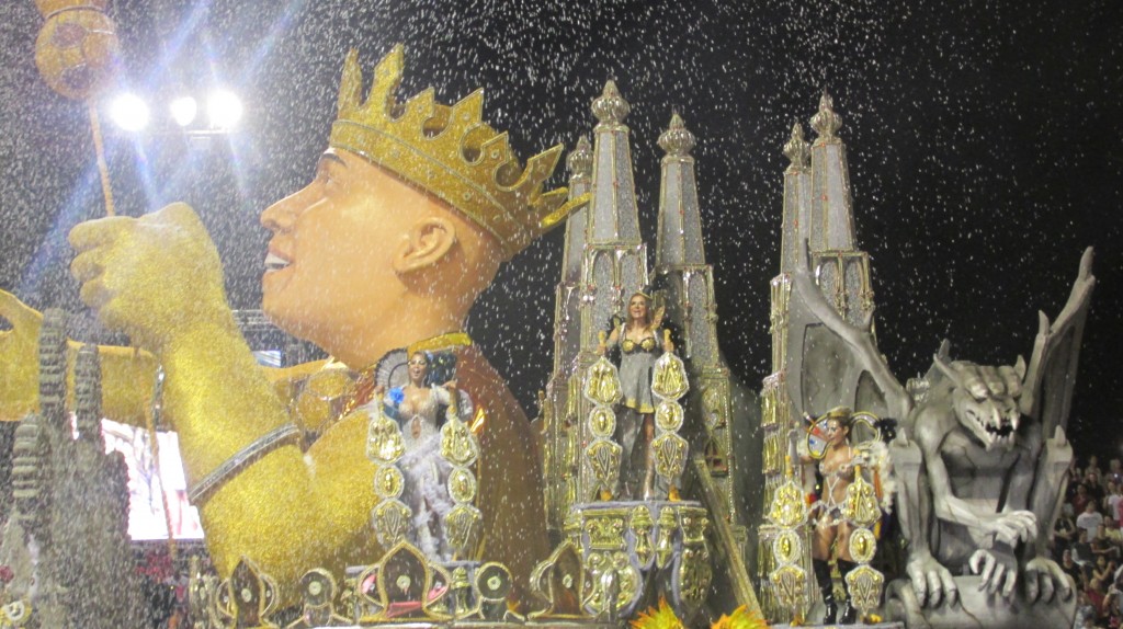 Apresentação de desfile de Carnaval em São Paulo (2014)